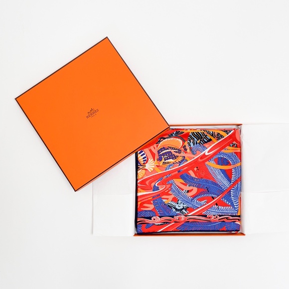 COLLECTIBLE NWT Hermes Scarf “De la Mer au Ciel” - Picture 2 of 11